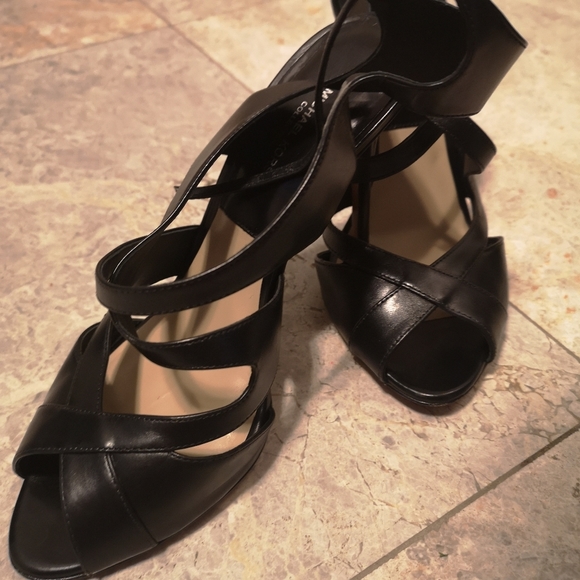 Shoes - Picture 3 of 8